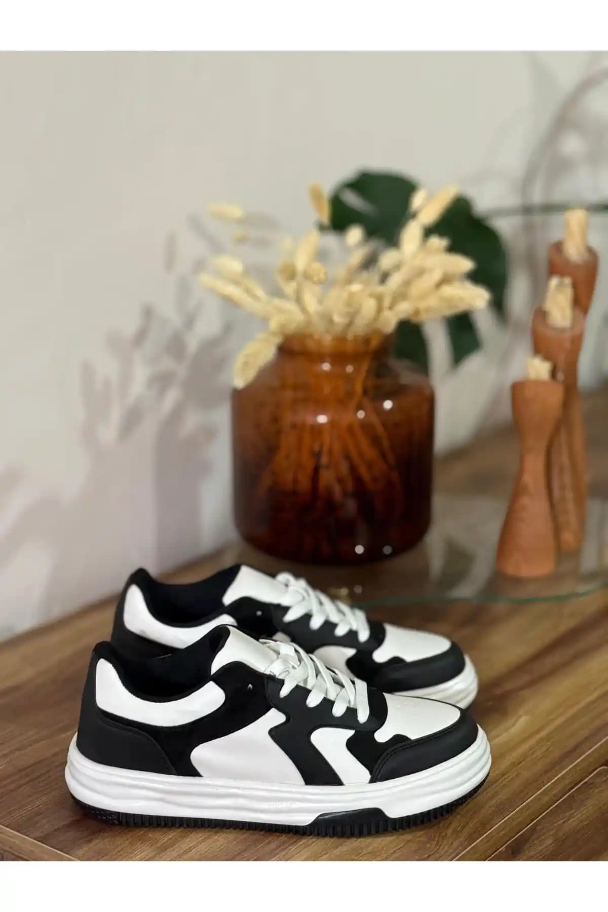 İNFİNİTE Siyah Kadın Sneaker Günlük Kullanım İçin Şık ve Konforlu Tasarım