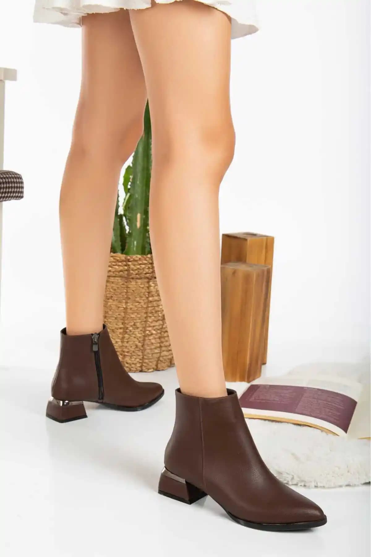 Kadın Günlük Botları: Şık ve Konforlu Tasarımla Günlük Kullanım İçin Uygun