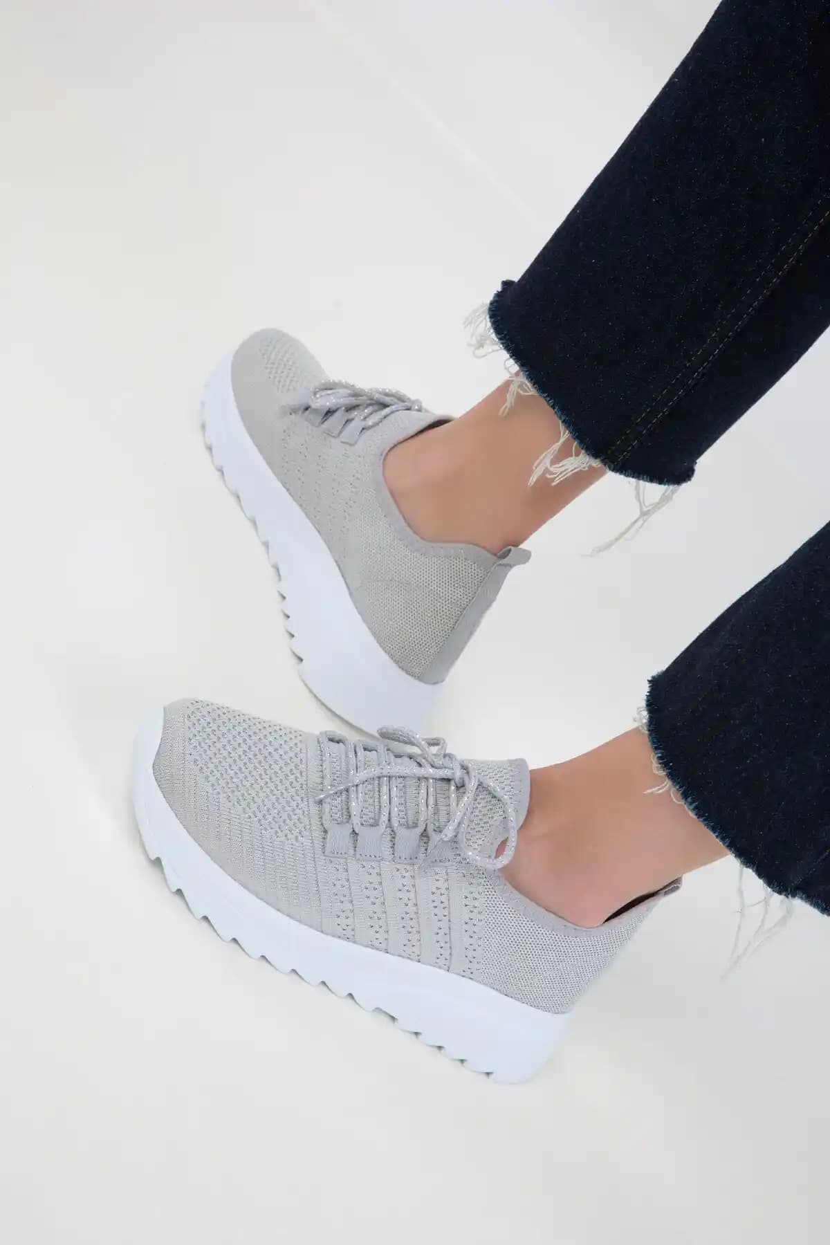 Kadın Günlük Kullanım İçin Hafif ve Şık SOHO Buz Sneaker 19118