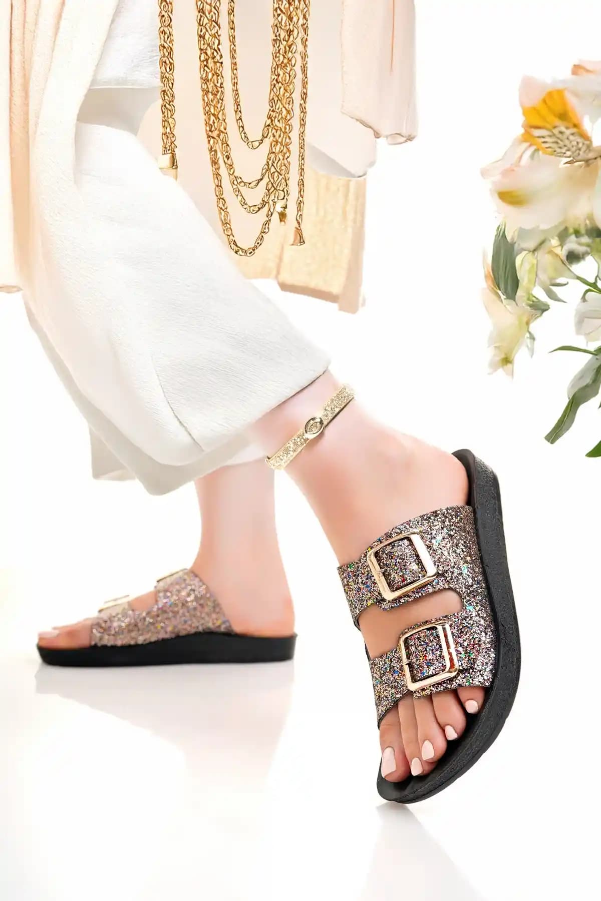 Kadın Günlük Terlik Modafırsat: Şıklık ve Konfor Sunan Çok Renkli Tasarım