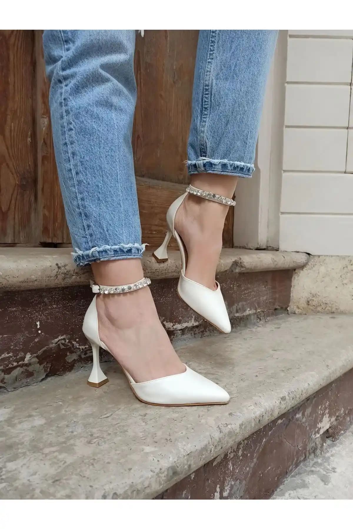 Kadın Şık ve Konforlu Sedef Saten Topuklu Ayakkabı 9 cm ile Günlük Kullanım İçin Uygun
