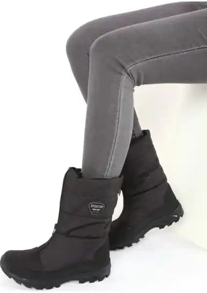 Kadın Siyah Su Geçirmez Kar Botu: Kış Ayları İçin Dayanıklı ve Şık Tasarım