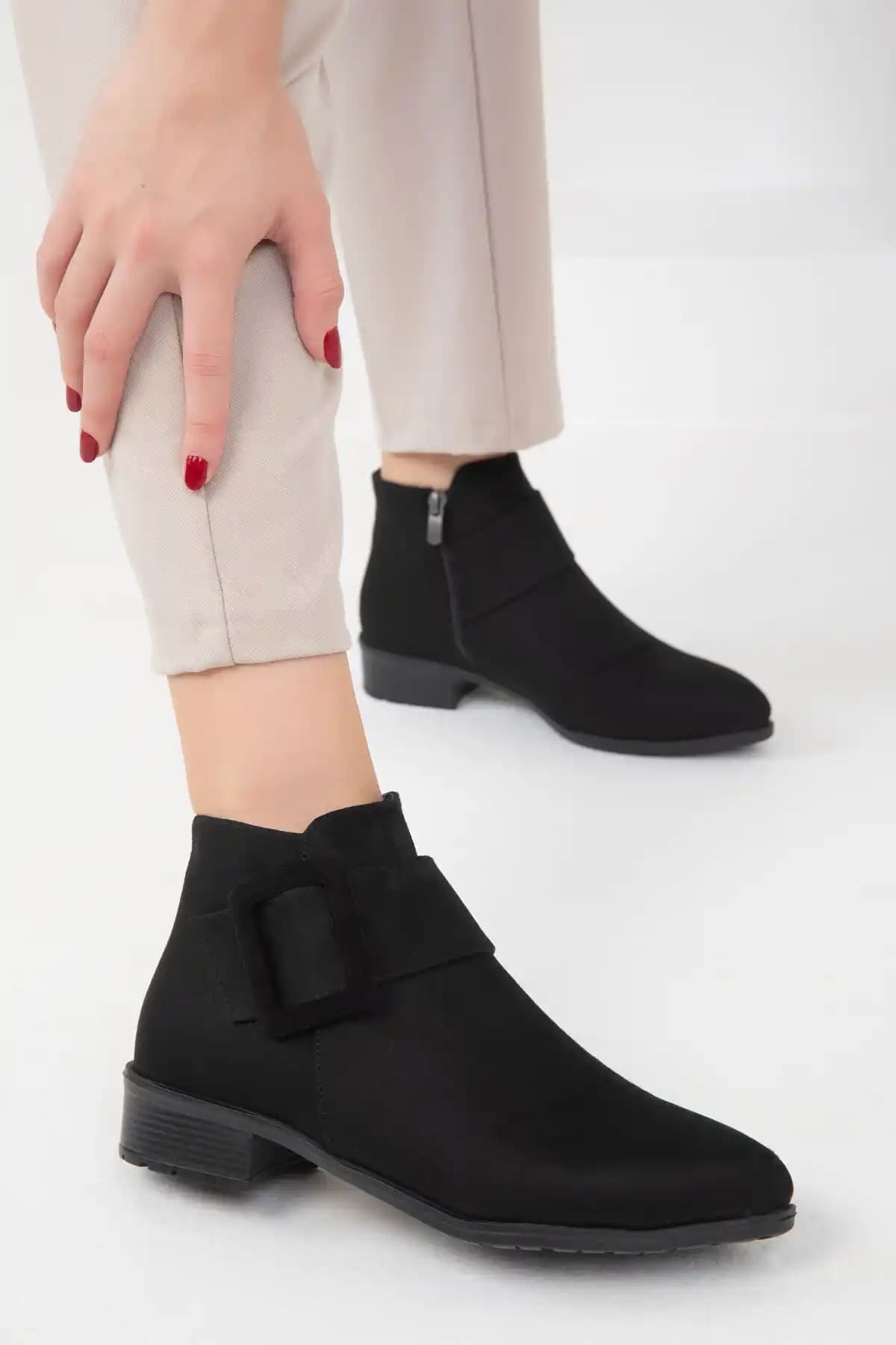 Kadın Siyah Süet Bot ve Bootie Modern Tasarım ve Günlük Kullanım İçin Uygun