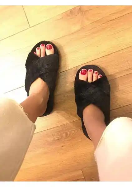 Kadınlar İçin Konfor ve Şıklık Sunan Tüylü Ev Terliği Ürün Özellikleri ve Kullanım İpuçları