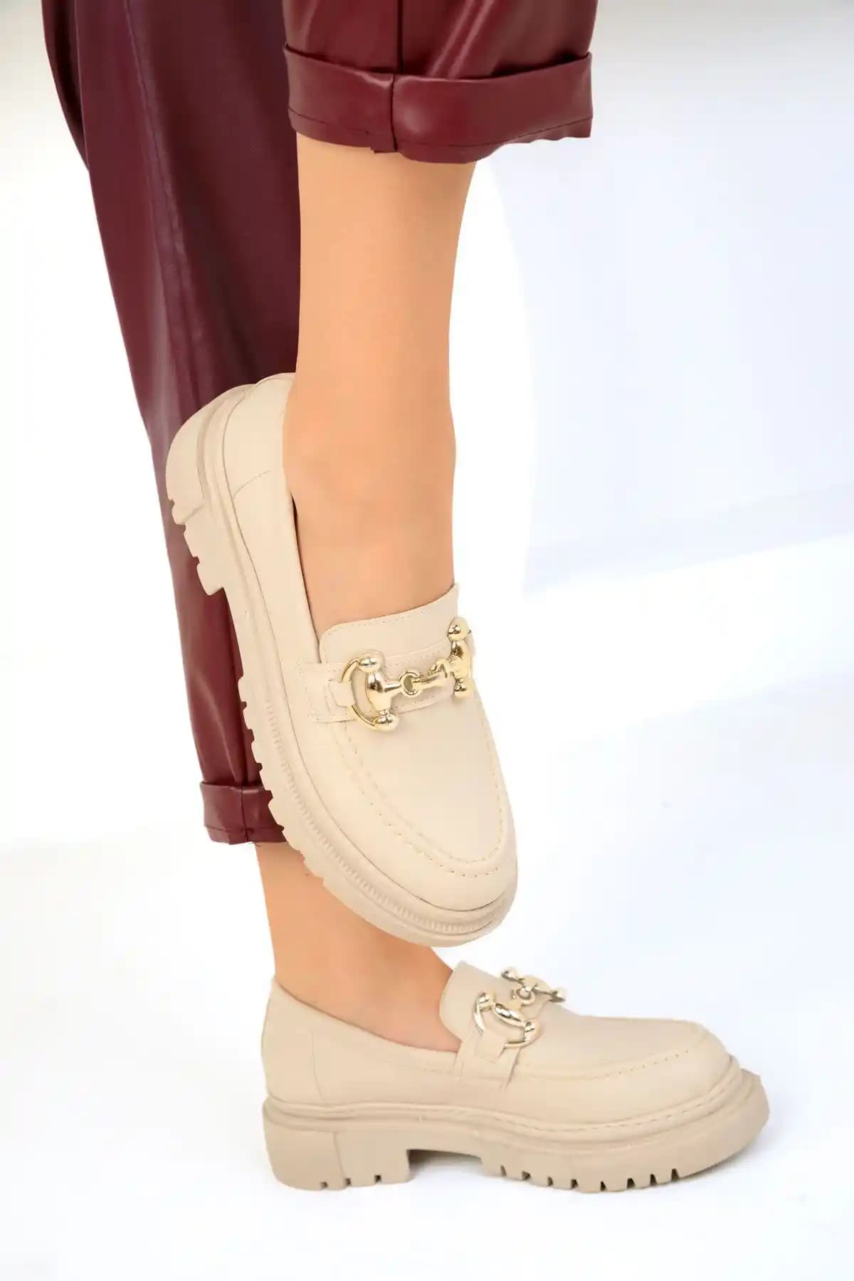 Kadınlar İçin Şık ve Rahat Bej Loafer Ayakkabı - Günlük Kullanım İçin Uygun