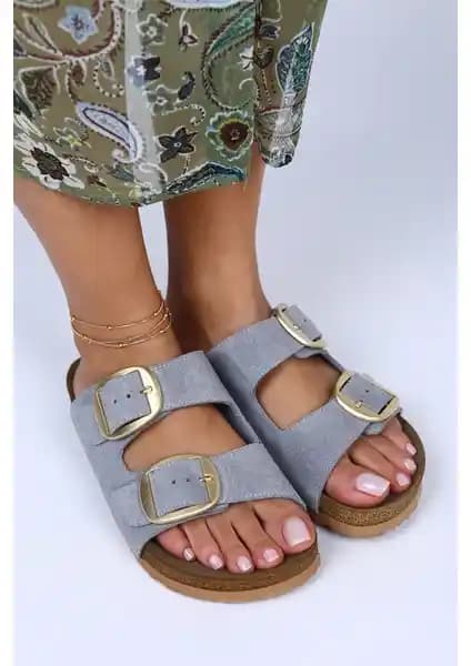 Manijero Irene Deri Çift Tokalı Gri Terlik: Şıklık ve Konforun Birleşimi