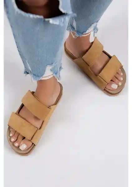 Manijero Vina Kadın Hakiki Deri Çift Cırtlı Açık Hardal Terlik Günlük Şıklık ve Konfor Sunar