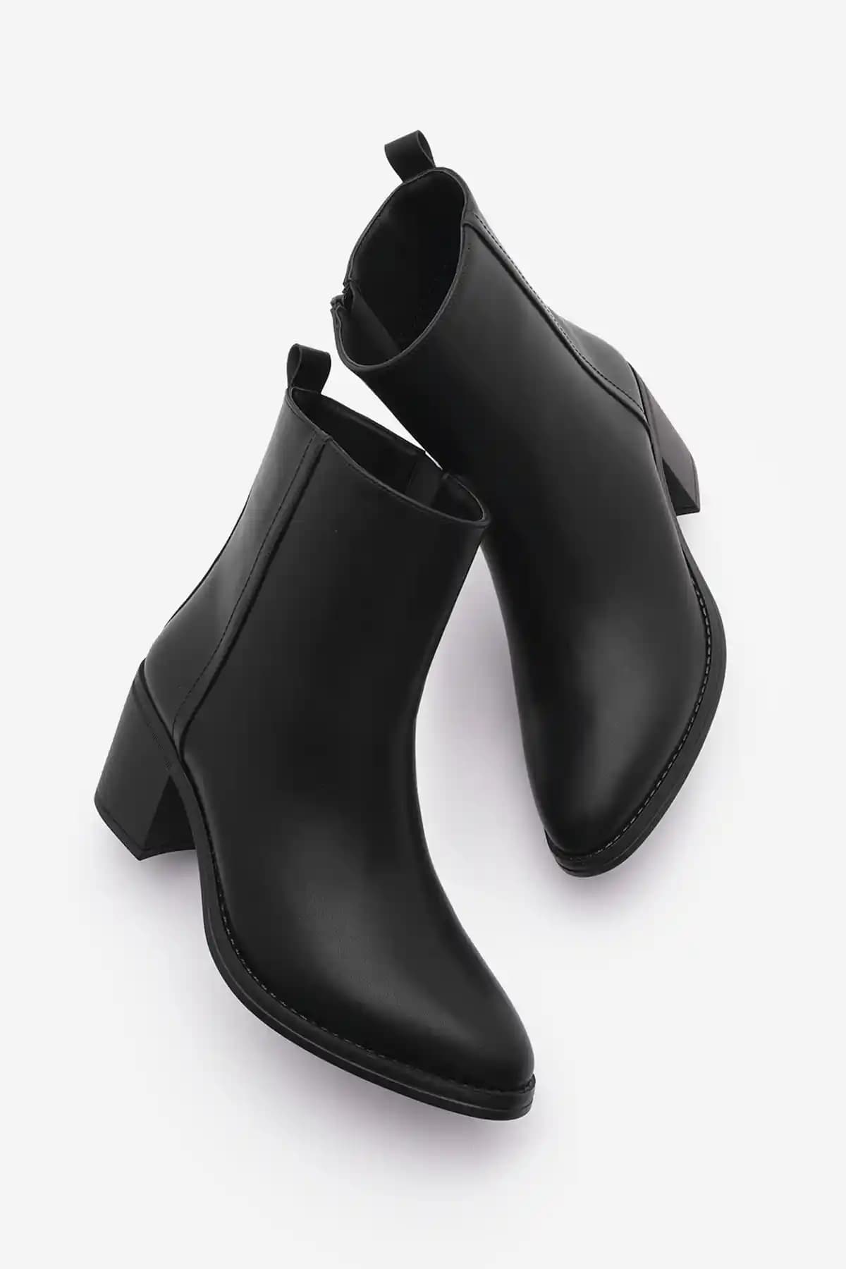 Marjin Cerin Kadın Siyah Topuklu Bot Modern ve Zarif Tasarım Özellikleri