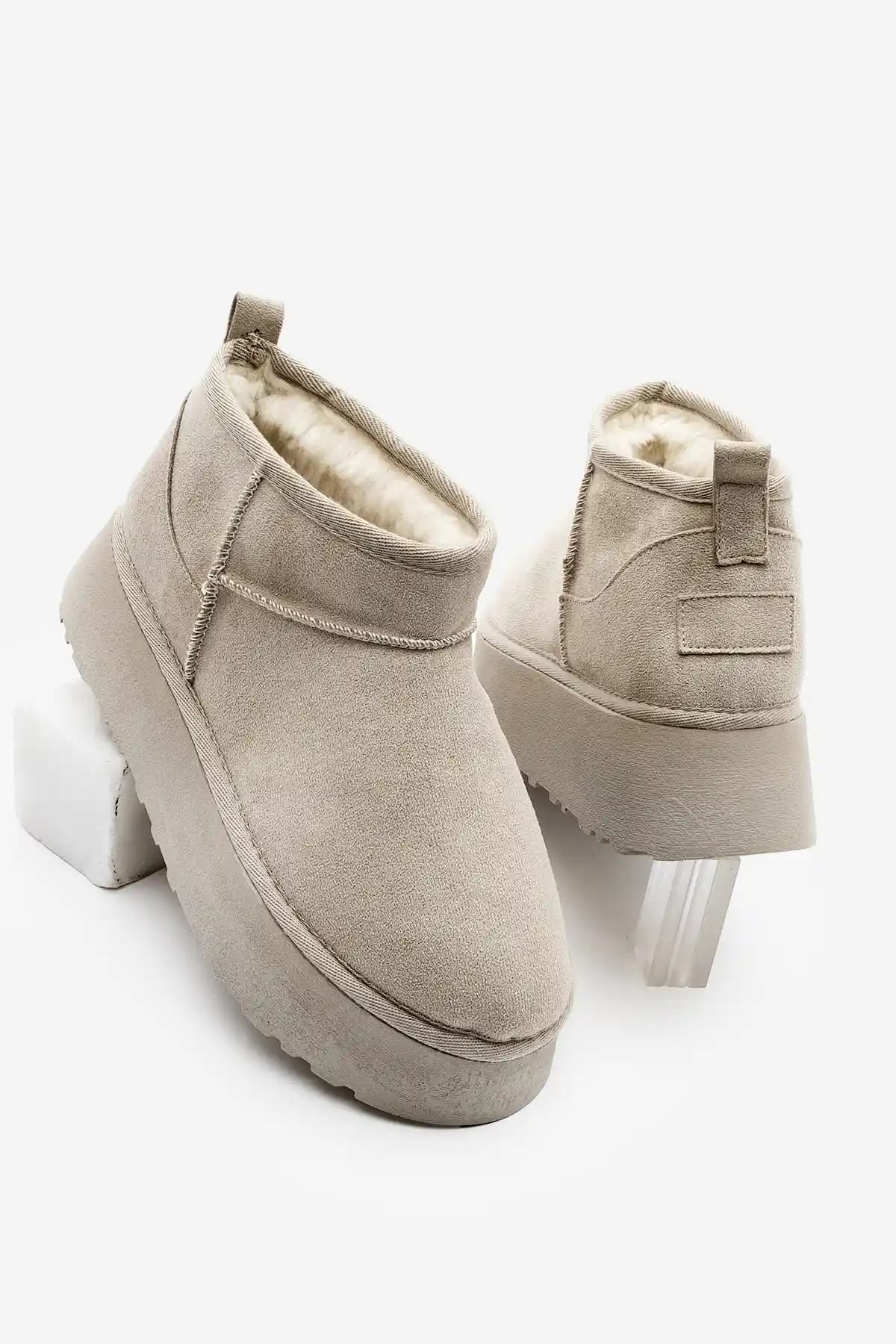 Marjin Kadın Kürklü Yarım Bot Bej Süet Kalın Taban ile Şıklık ve Konfor Bir Arada