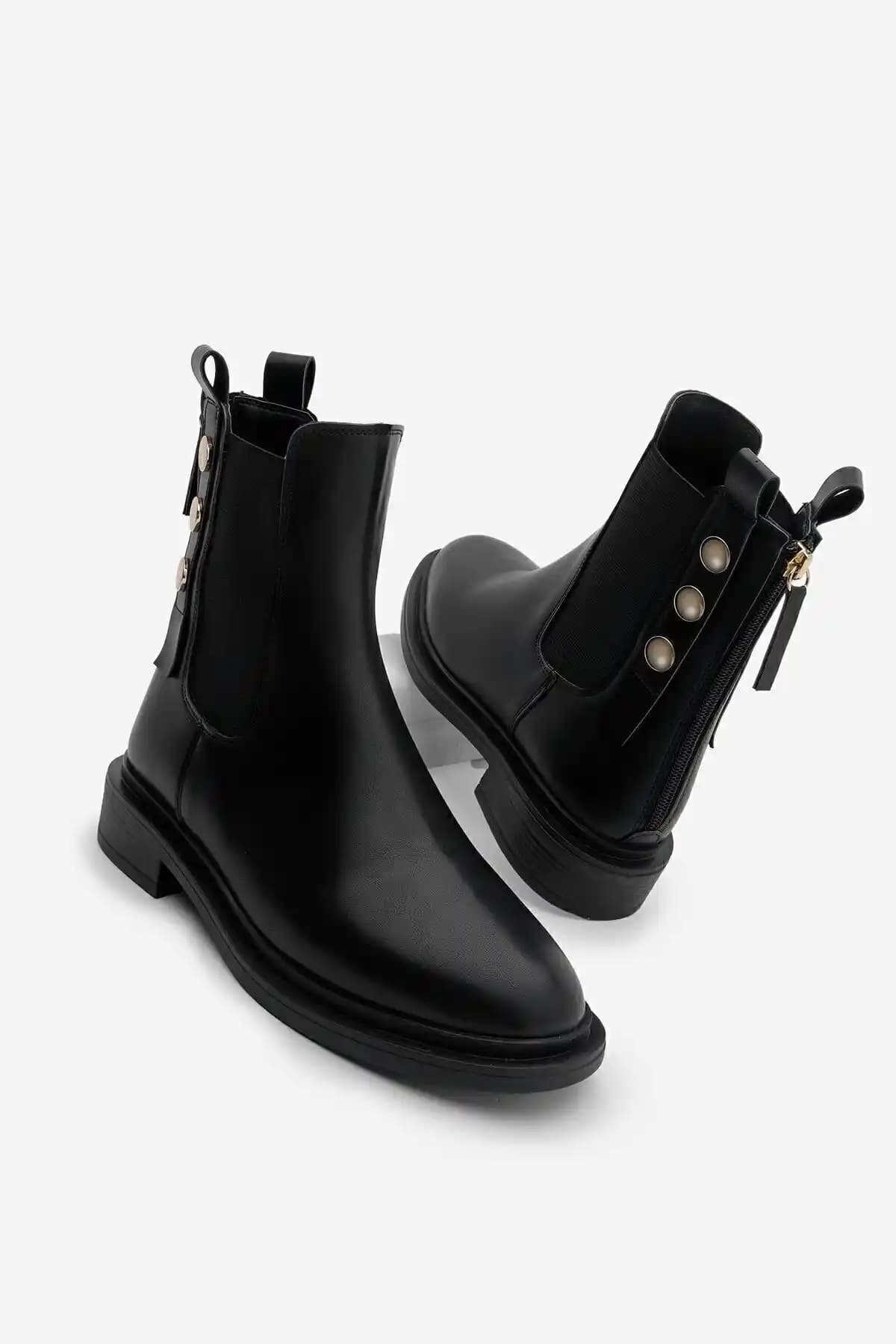 Marjin Valone Günlük Kadın Botu Siyah Renk ve Modern Detaylarla Şıklık Sunar