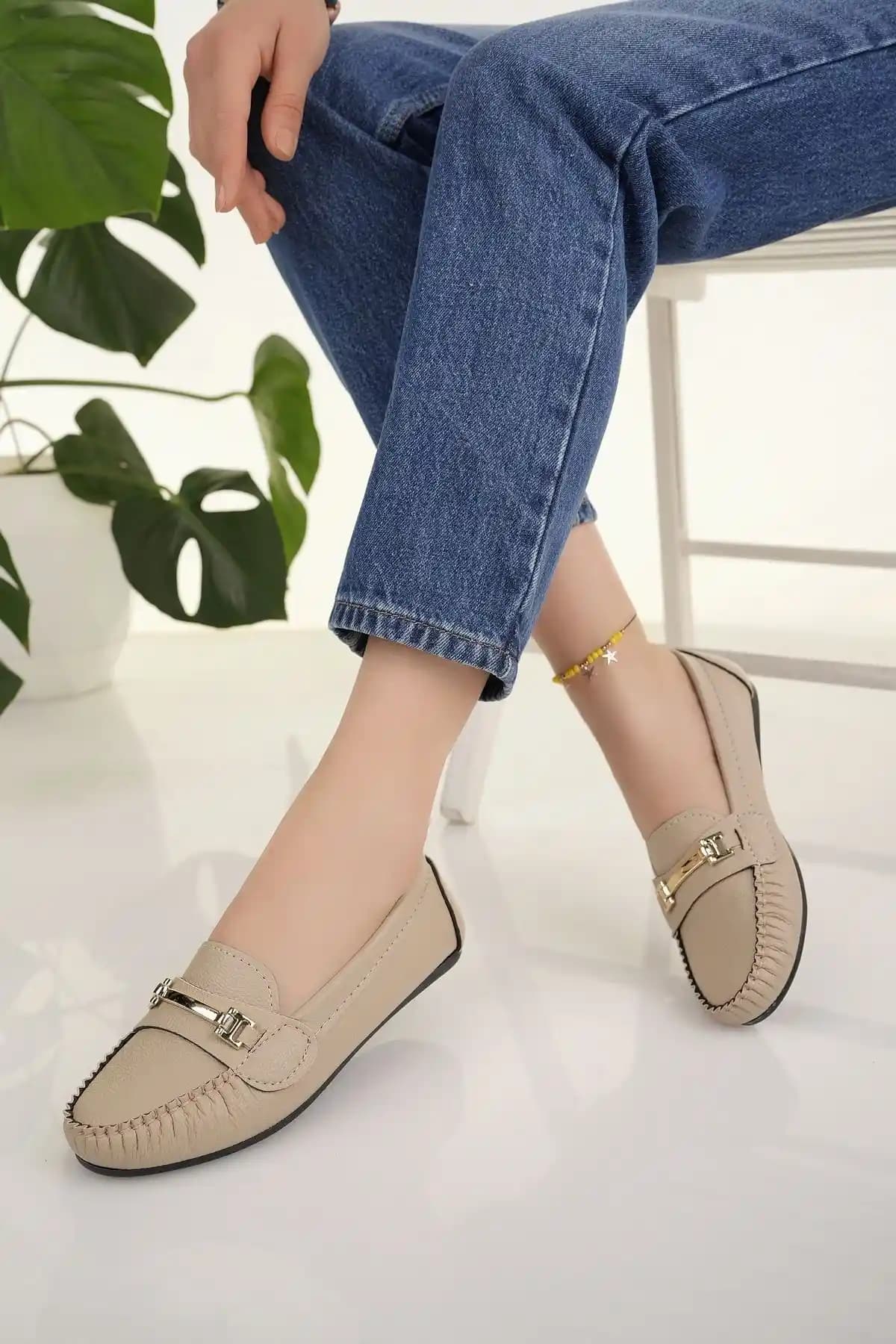 Modafırsat Kadın Bej Zincir Tokalı Babet Şıklık ve Konfor Sunan Günlük Ayakkabı