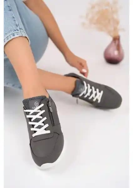 Muggo Asel Garantili Kadın Spor Ayakkabısı: Şıklık ve Konforu Bir Arada Sunan Model