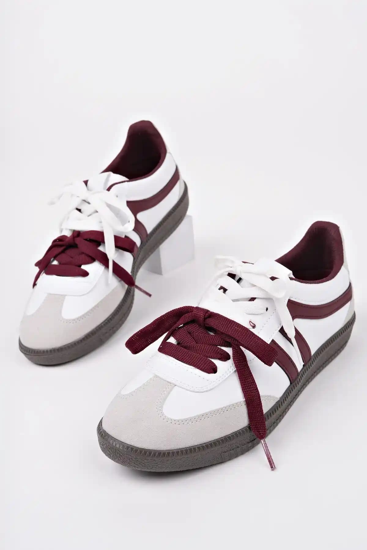 Muggo Retro Çift Bağcıklı Günlük Kadın Spor Ayakkabısı Şıklık ve Konfor Bir Arada