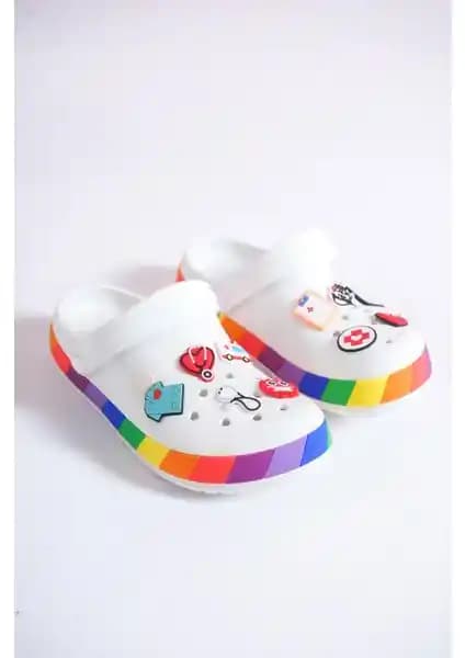Ozyo Samesa Beyaz Aksesuarlı Clogs Sabo: Rahat ve Şık Günlük Terlik Seçenekleri