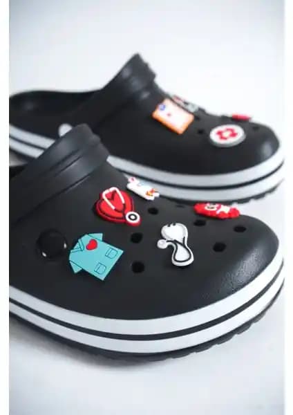 Ozyo Samesa Siyah Aksesuarlı Düz Clogs Kadınlar İçin Günlük ve Plaj Kullanımı