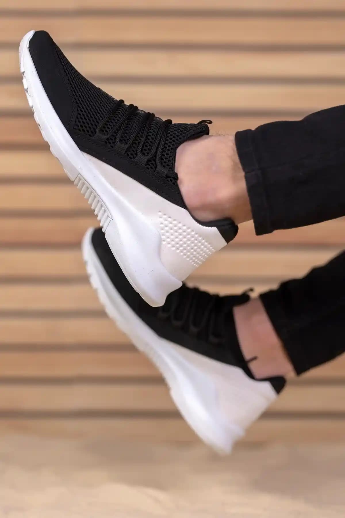 Riccon Siyah Beyaz Erkek Sneaker: Günlük Şıklık ve Konfor Sunan Modern Tasarım