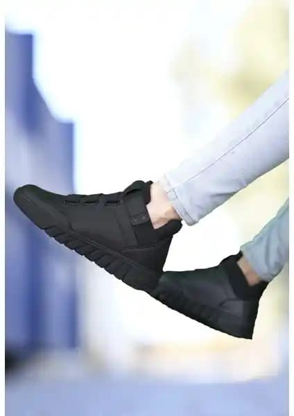 Riccon Siyah Kışlık Sneaker Bot: Şıklık ve Dayanıklılığı Bir Arada Sunan Modern Tasarım