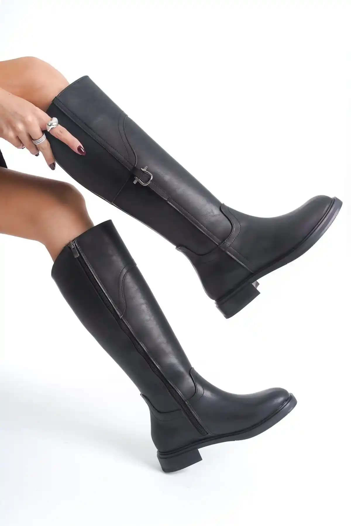 SEEM & BE Siyah Kadın Çizmesi: Rahat ve Şık Günlük Kullanım İçin Tasarlandı