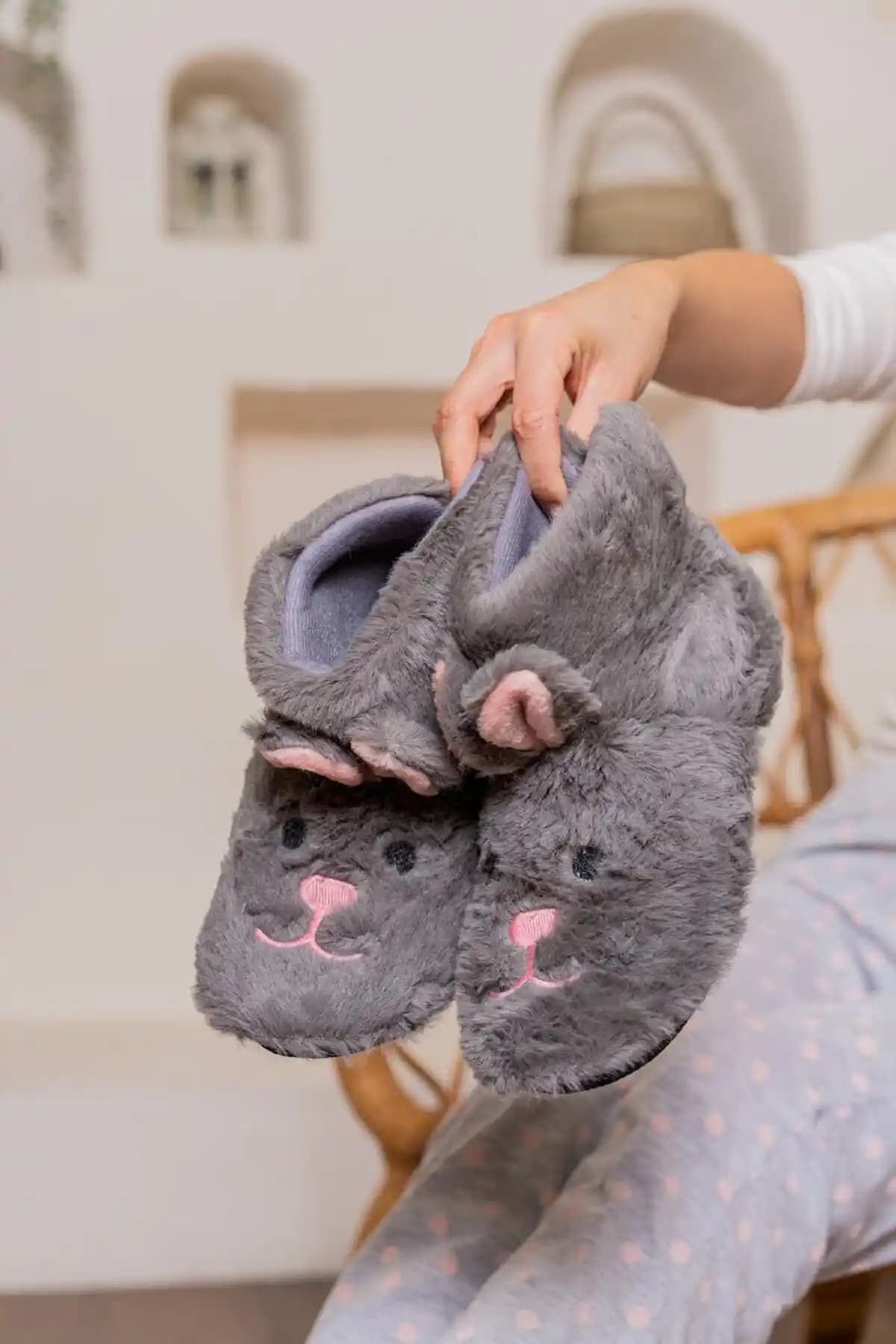 Slipcat Ev Botu: Modern Tasarım ve Maksimum Konfor Sunan Güncel Ev Giyim Seçeneği