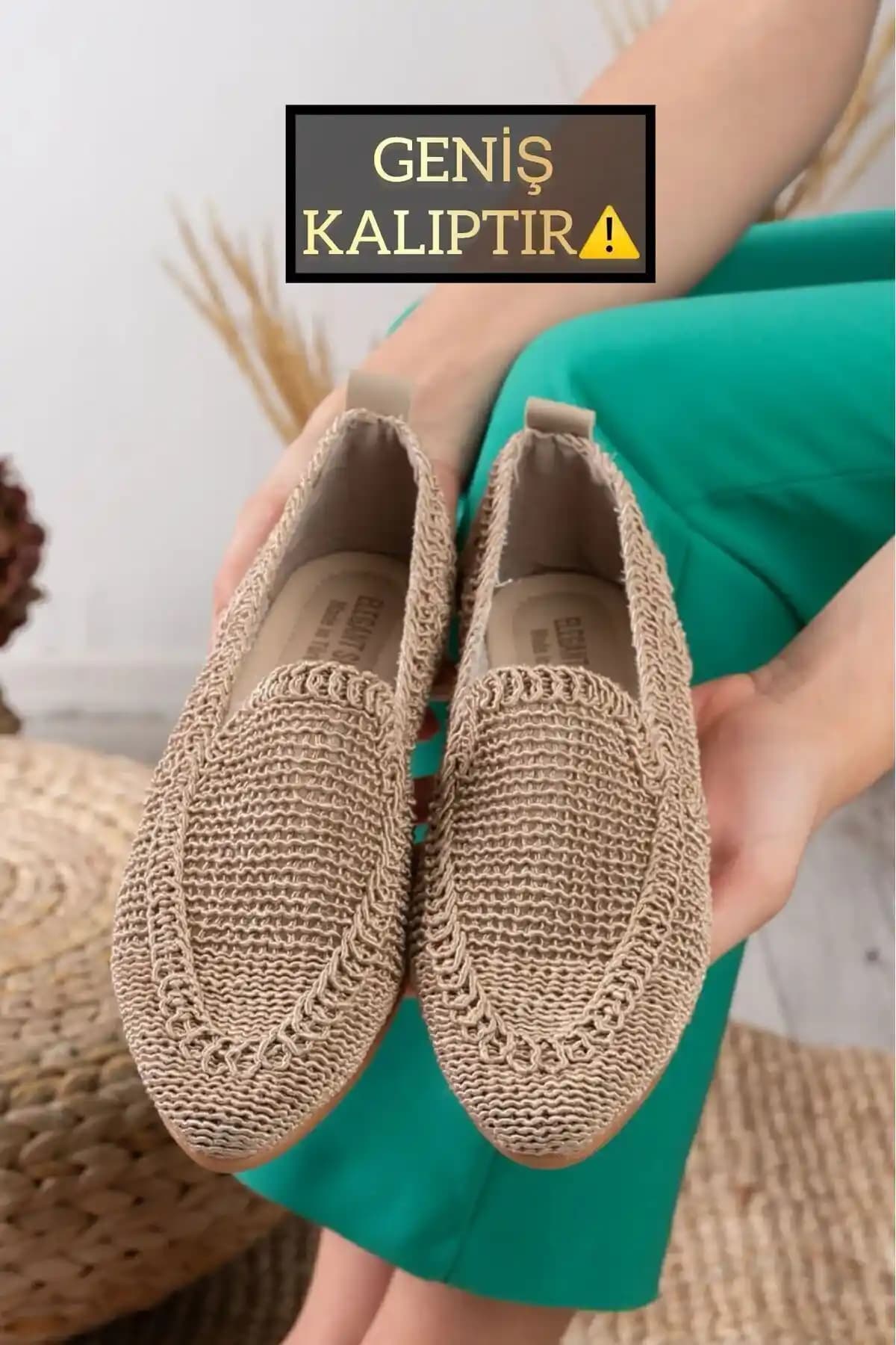 Slipcat Örme Dantelli Kadın Babeti: Şıklık ve Konforu Bir Arada Sunan Günlük Ayakkabı