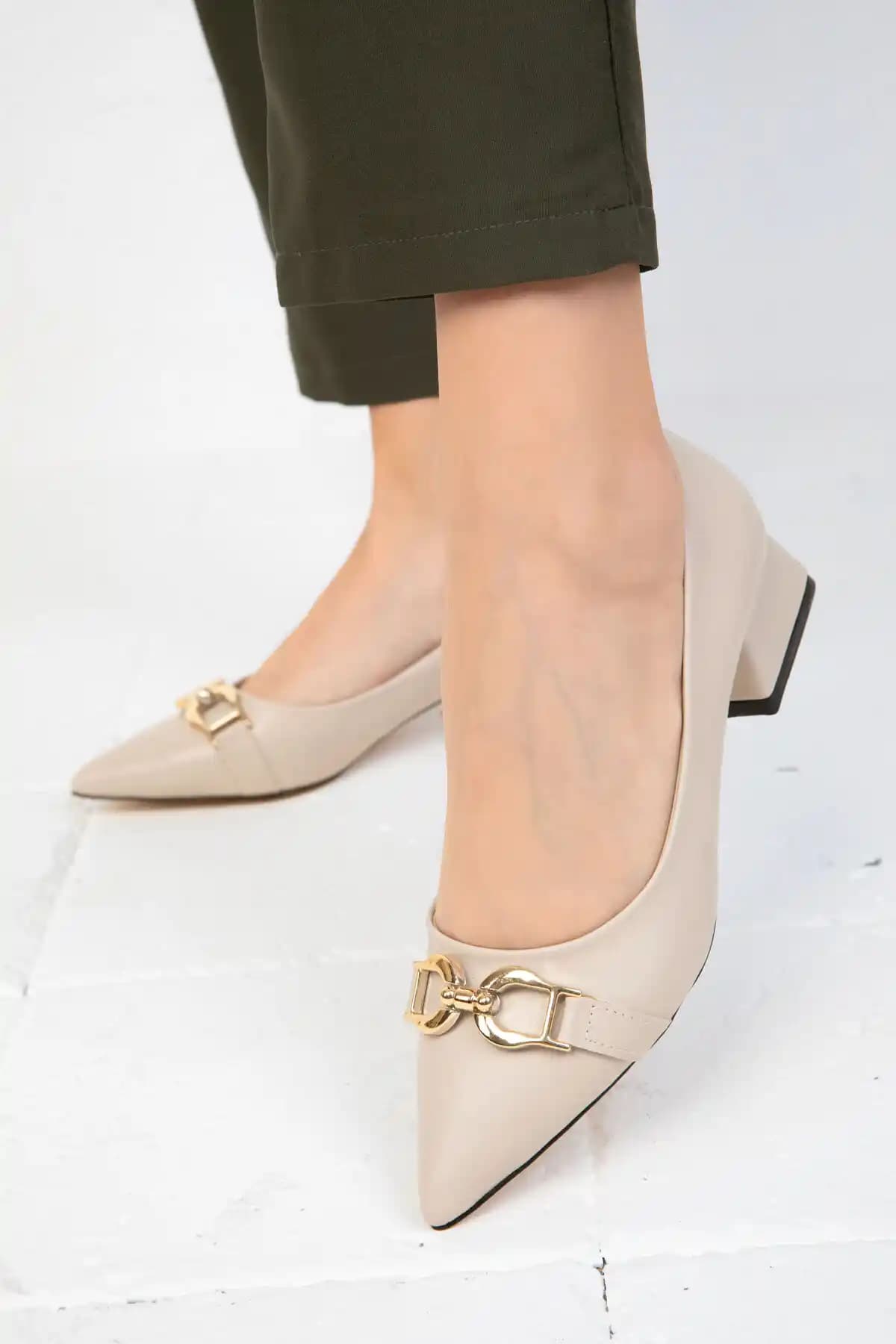 SOHO Bej Kadın Klasik Topuklu Ayakkabı: Şıklık ve Konforun Buluşması