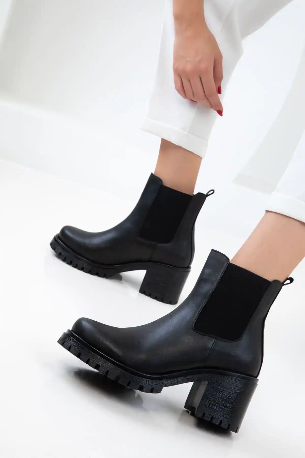 SOHO Siyah Kadın Bot & Bootie 19677: Günlük Şıklık ve Konfor Sunan Modern Tasarım