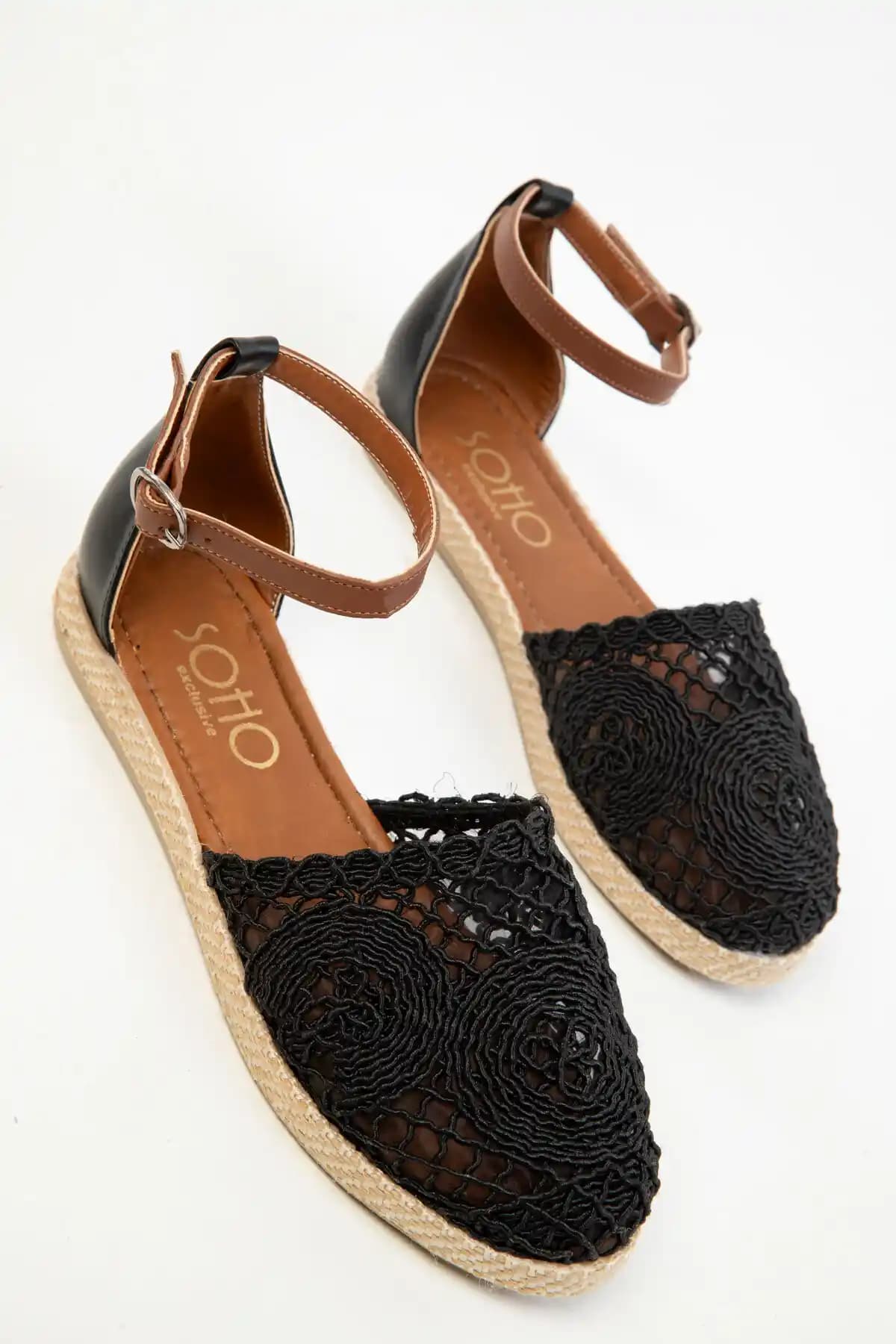 SOHO Siyah Kadın Sandalet 15046: Şıklık ve Konforu Bir Arada Sunan Günlük Ayakkabı