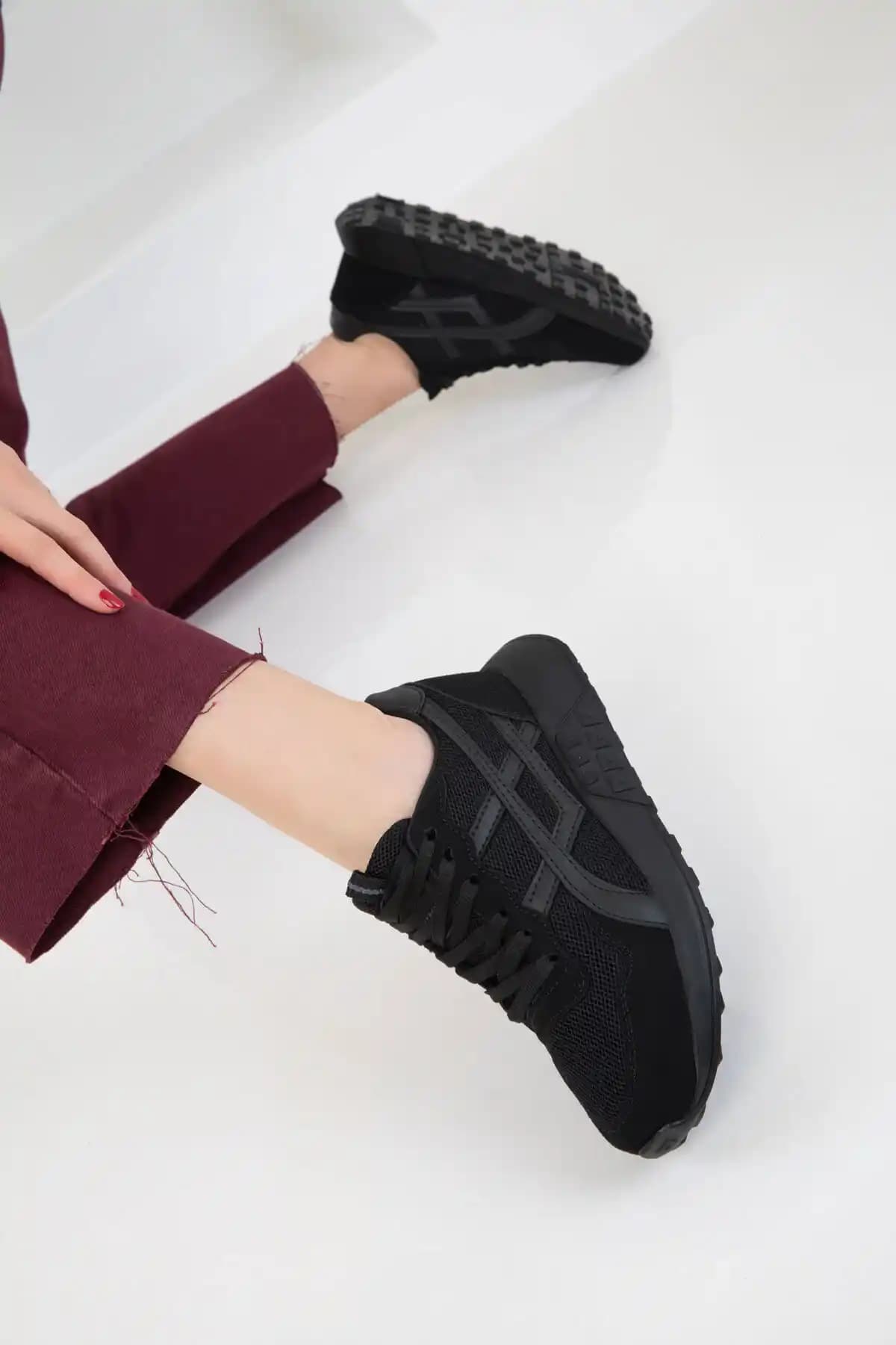 SOHO Siyah Kadın Sneaker 20654 Günlük Şıklık ve Konfor Sunan Modern Tasarım