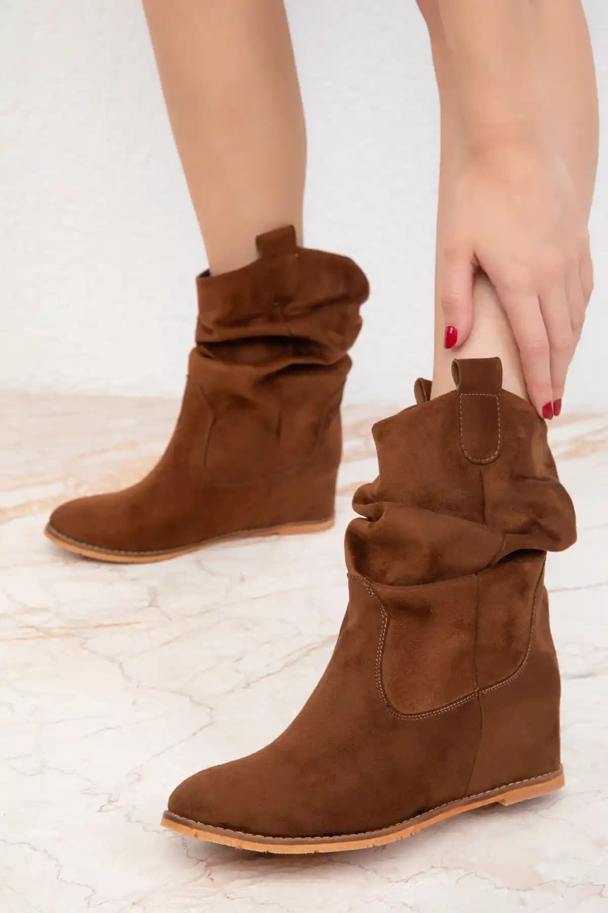 SOHO Taba Süet Kadın Bot & Bootie: Şıklık ve Konfor Sunan Günlük Kullanım Ayakkabısı