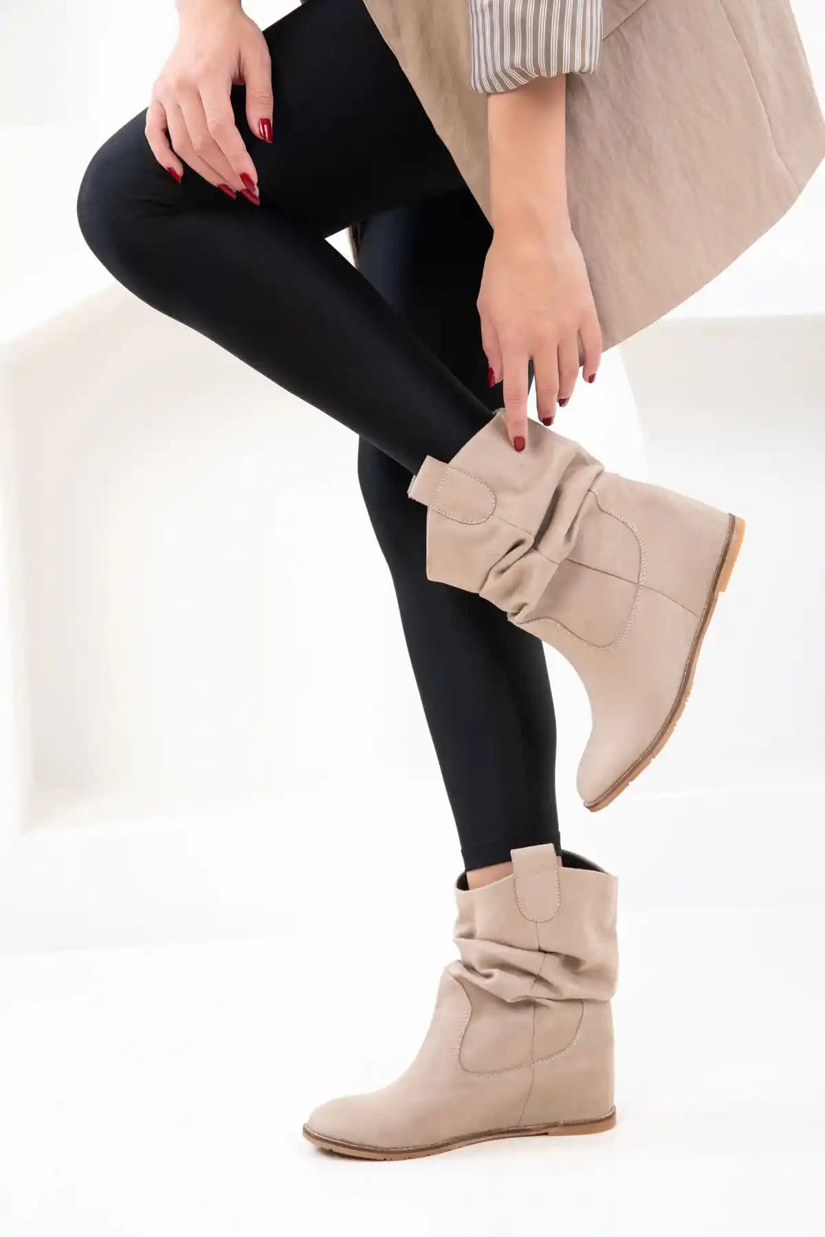 SOHO Ten Süet Kadın Bot & Bootie 13812 Günlük Şıklık ve Konfor Sunan Modern Tasarım