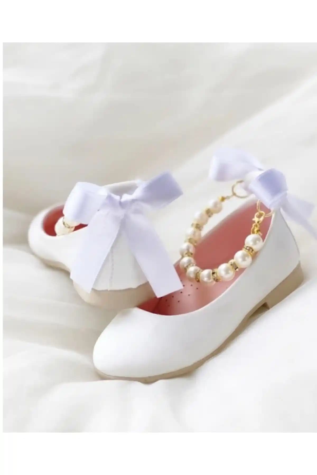 TOBAİ Kız Çocuk Incili Babet: Şıklık ve Konfor Sunan Dayanıklı Ayakkabı