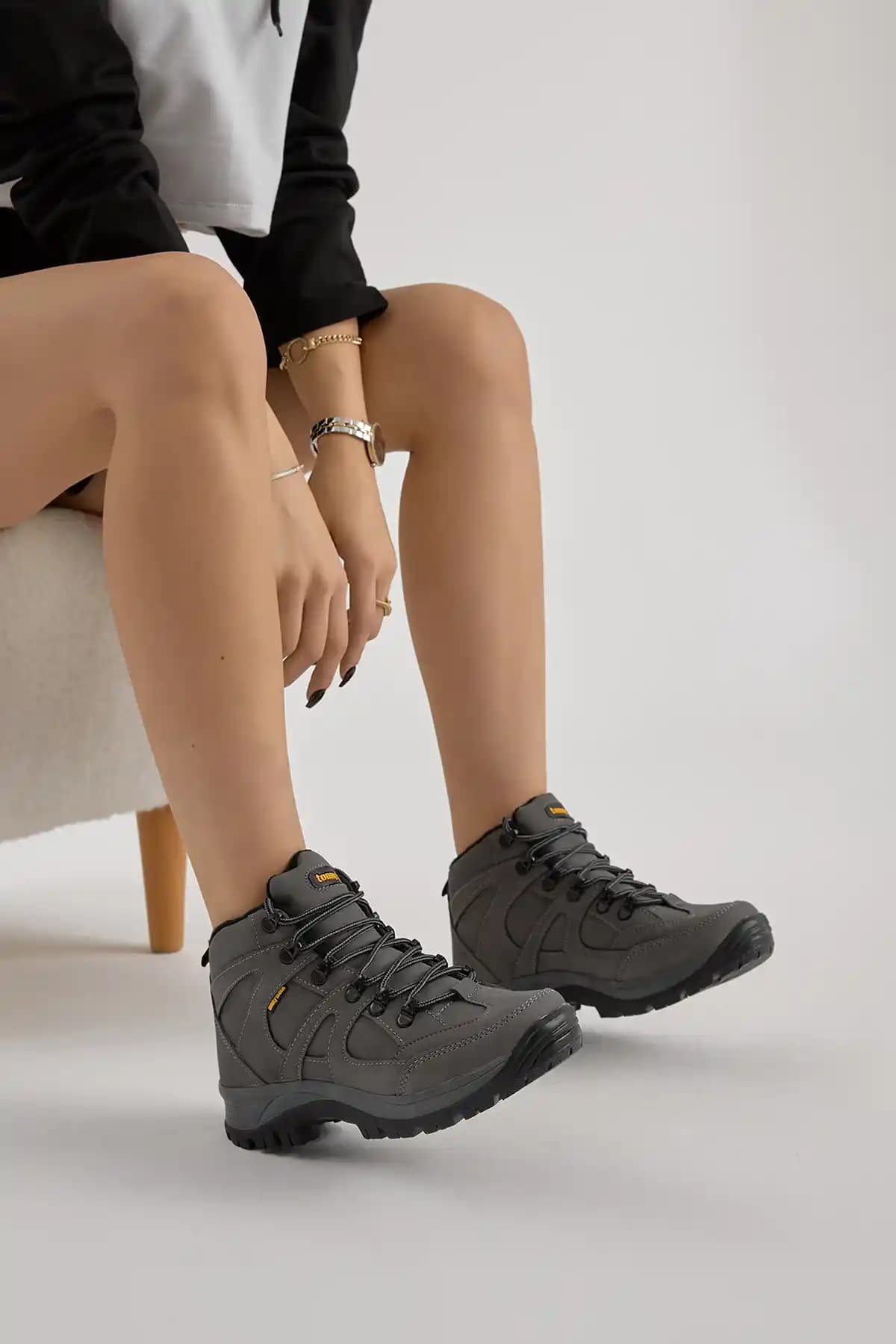 Tonny Black Unisex Füme Trekking Bot V2rts: Şık ve Dayanıklı Outdoor Ayakkabı