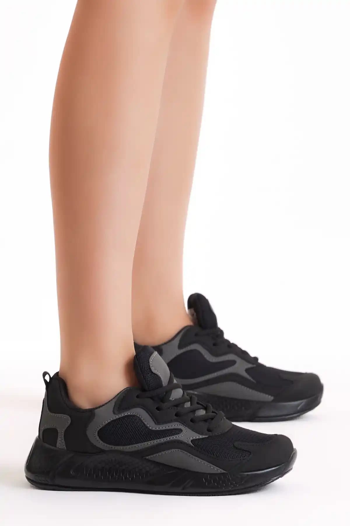 Tonny Black Unisex Siyah Spor Ayakkabı V2901: Şıklık ve Konfor Bir Arada