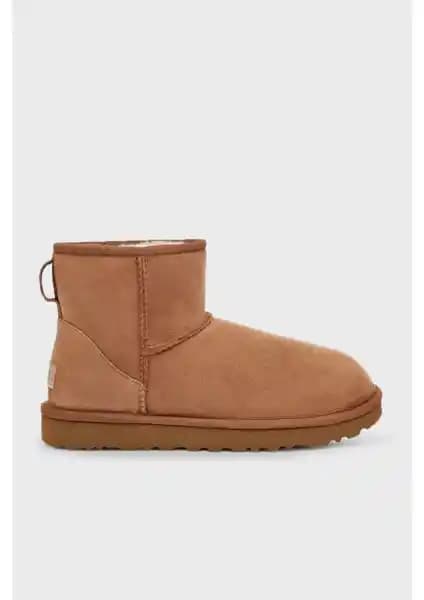 UGG W Classic Hakiki Deri Mini Kadın Botu: Şıklık ve Konfor Sunan Kış Ayakkabısı