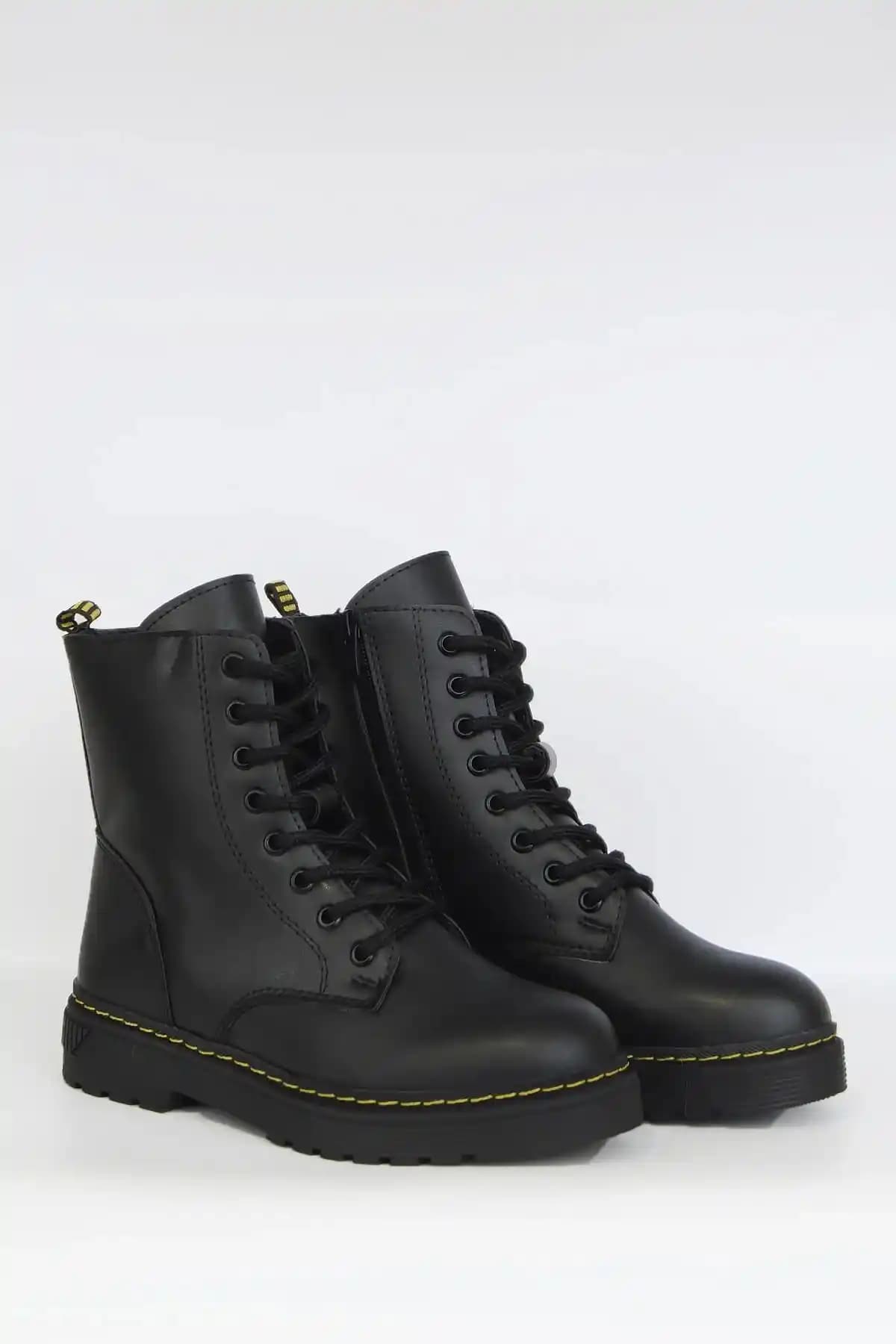 Verossi Siyah Cilt Kadın Bot: Şıklık ve Konfor Sunan Kışlık Ayakkabı Seçenekleri