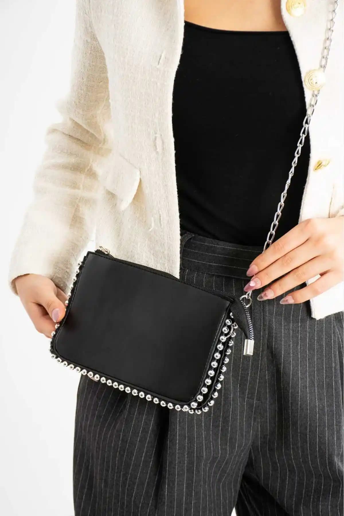 Zealous Mini Boncuklu Çanta: Şıklık ve Fonksiyonellik Sunan Siyah Gece Çantası