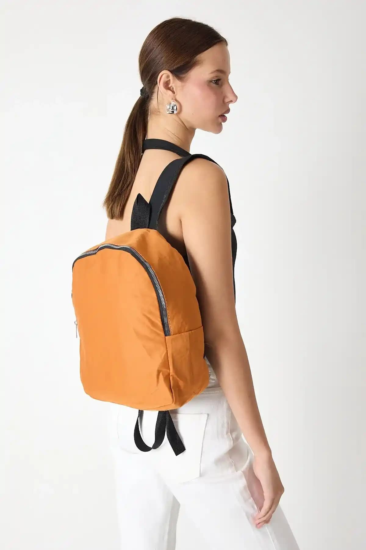 16L Sırt Çantasıyla Minimalist Seyahat ve Çalışma İçin Pratik Çözümler