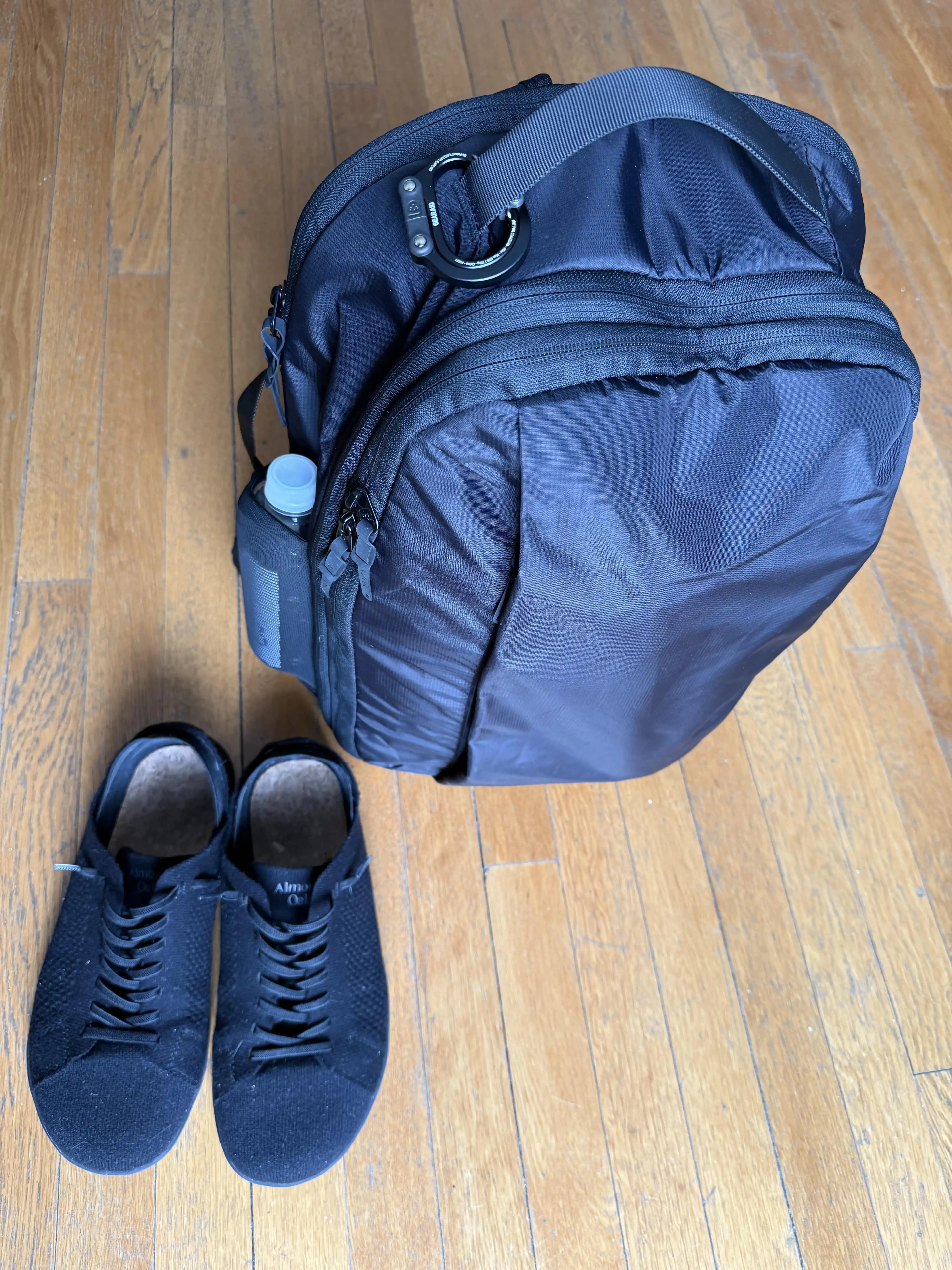 5 Günlük İş Seyahati İçin Minimalist ve Fonksiyonel Seyahat Paketi Düzeni ve Ekipmanları