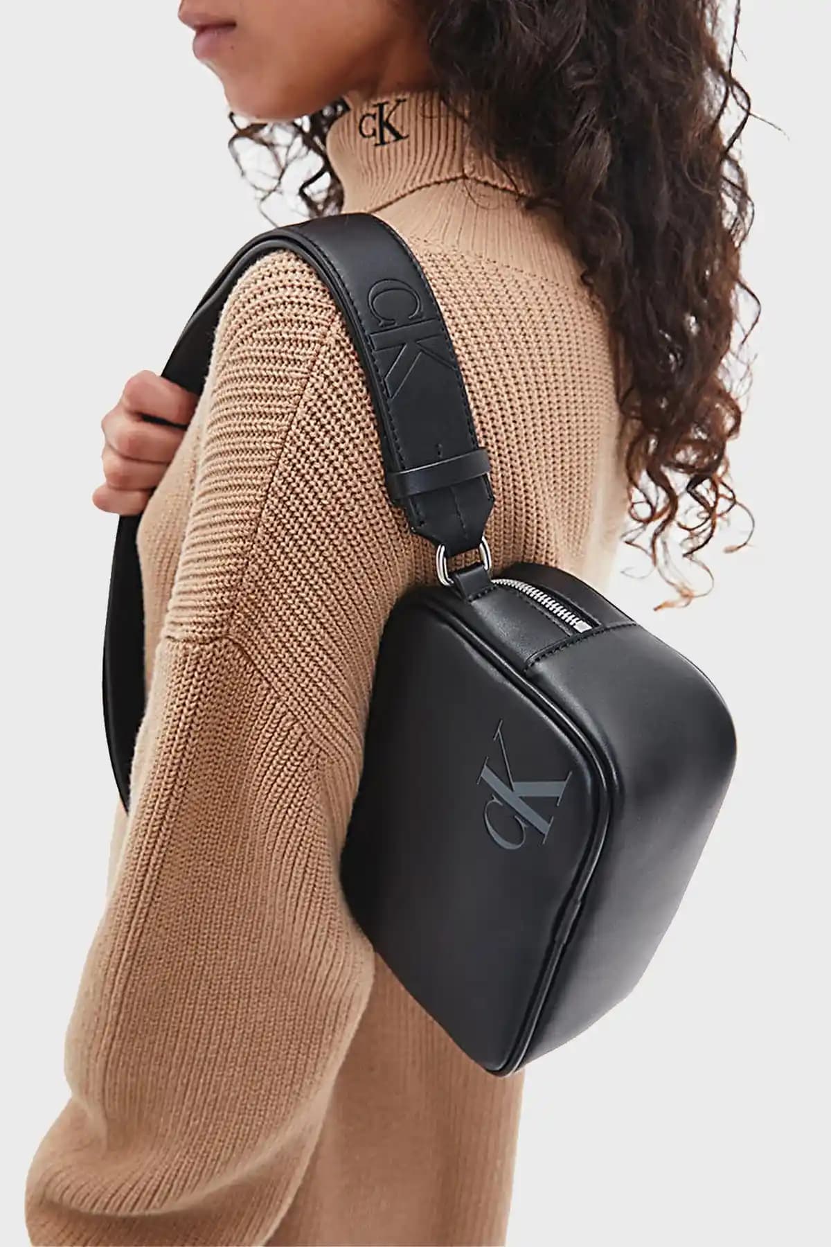 Çantalarda Marka Logolarının Büyüklüğü ve Kullanıcı Tercihleri Üzerine Analiz