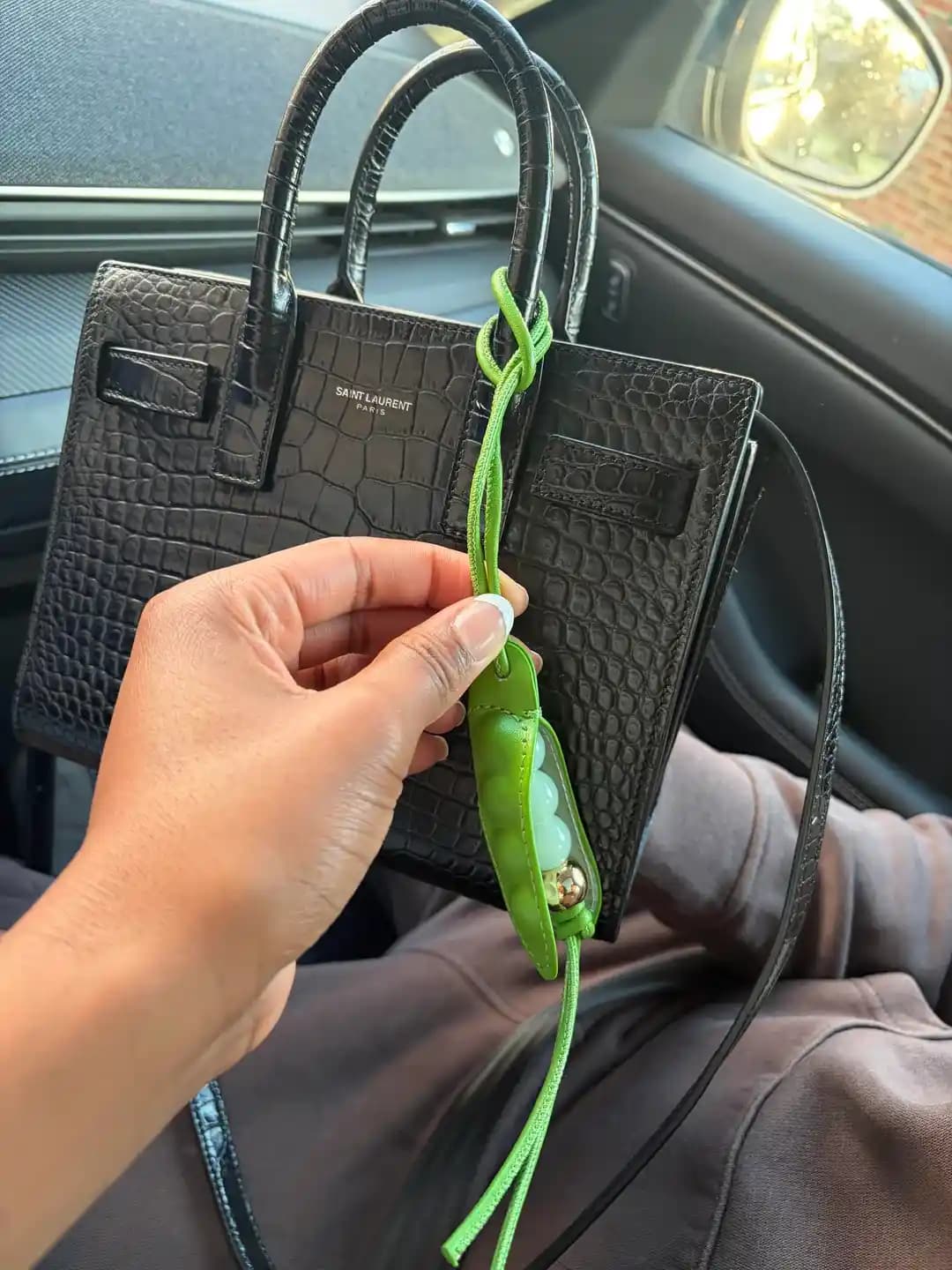 Loewe Pea Pod Charm Alternatifleri ve Etsy'deki Gerçek Deri Tasarımlar