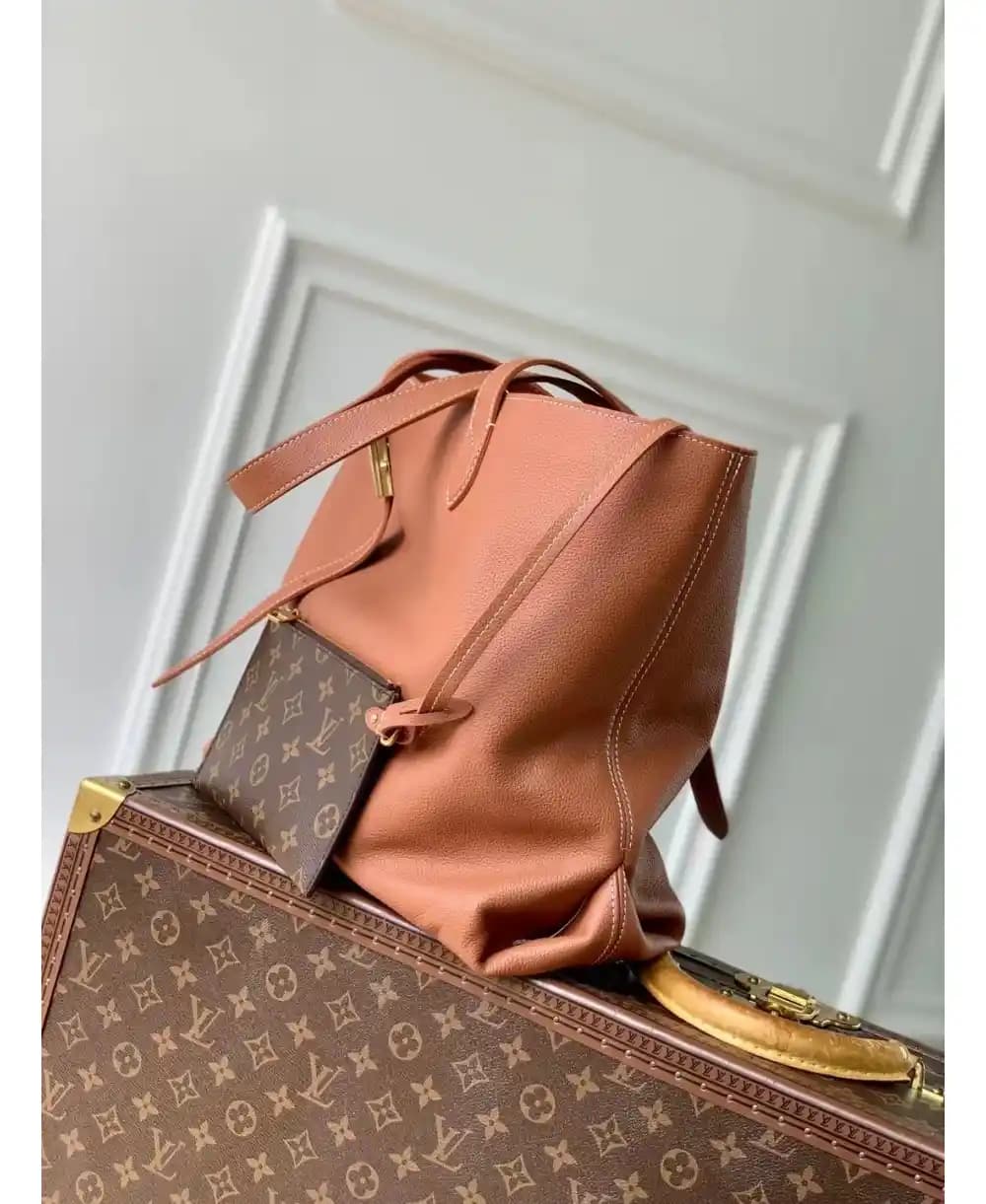 LV Low Key Cabas Alternatifleri ve İş Çantası Modellerinin Karşılaştırması