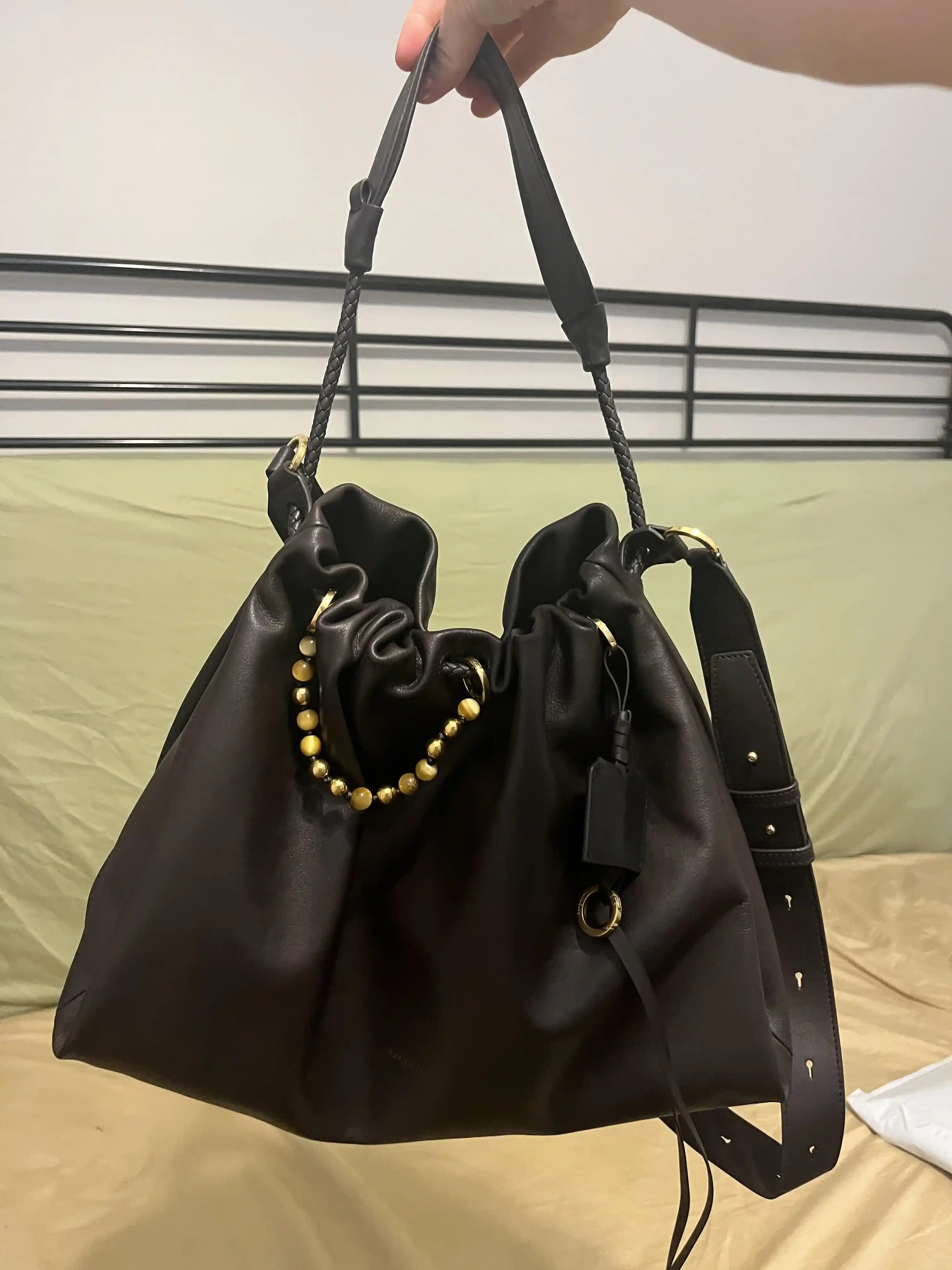 Songmont Medium Gather Çantası: Nappa Derisi ve Fonksiyonel Tasarımın Buluşması