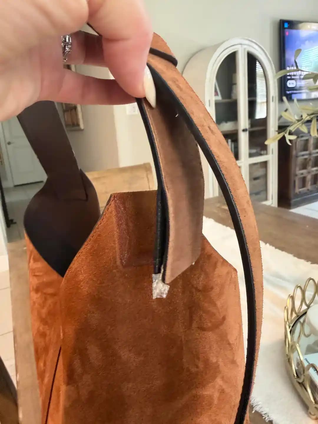 Strathberry Çantalarında Üretim ve Kalite Kontrol Sorunları: Orta Fiyat Segmenti İncelemesi