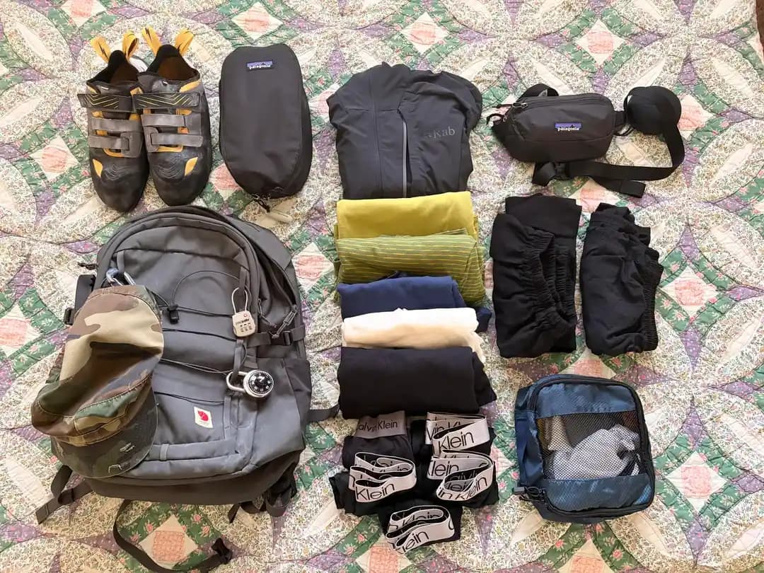 Tayland'da 2 Haftalık Tırmanış Seyahati İçin Minimalist Tek Çanta Hazırlığı ve Ekipman Seçimi