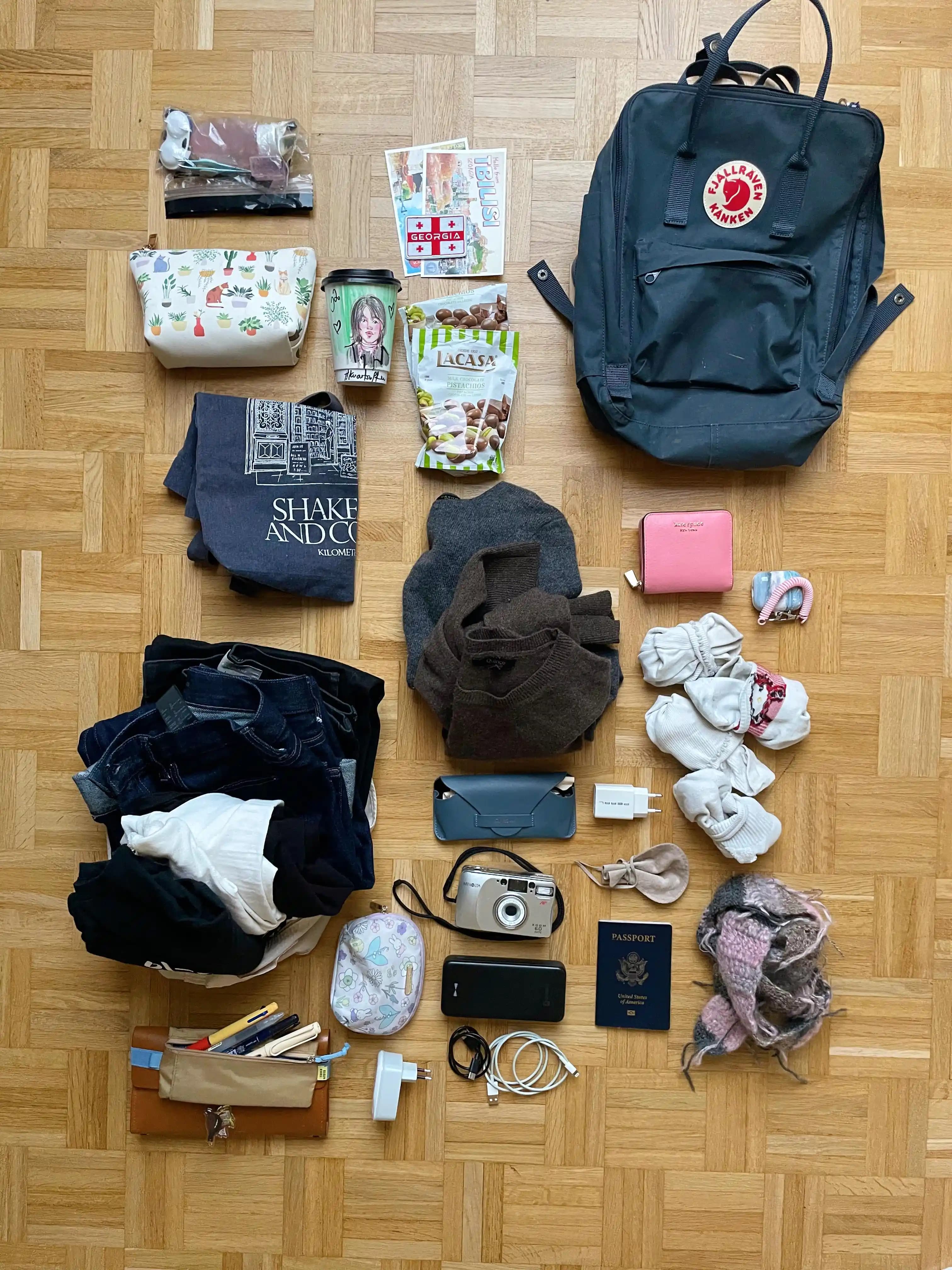 Tiflis'te 3 Gece 4 Günlük Seyahat İçin 16L Kånken ile Minimalist Paketleme Yöntemleri