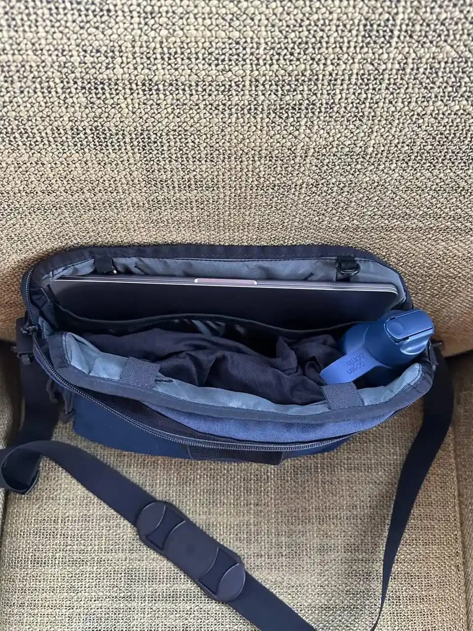 Tom Bihn Daylight Çantasında Laptop Koruması ve Kılıfsız Taşıma Riskleri