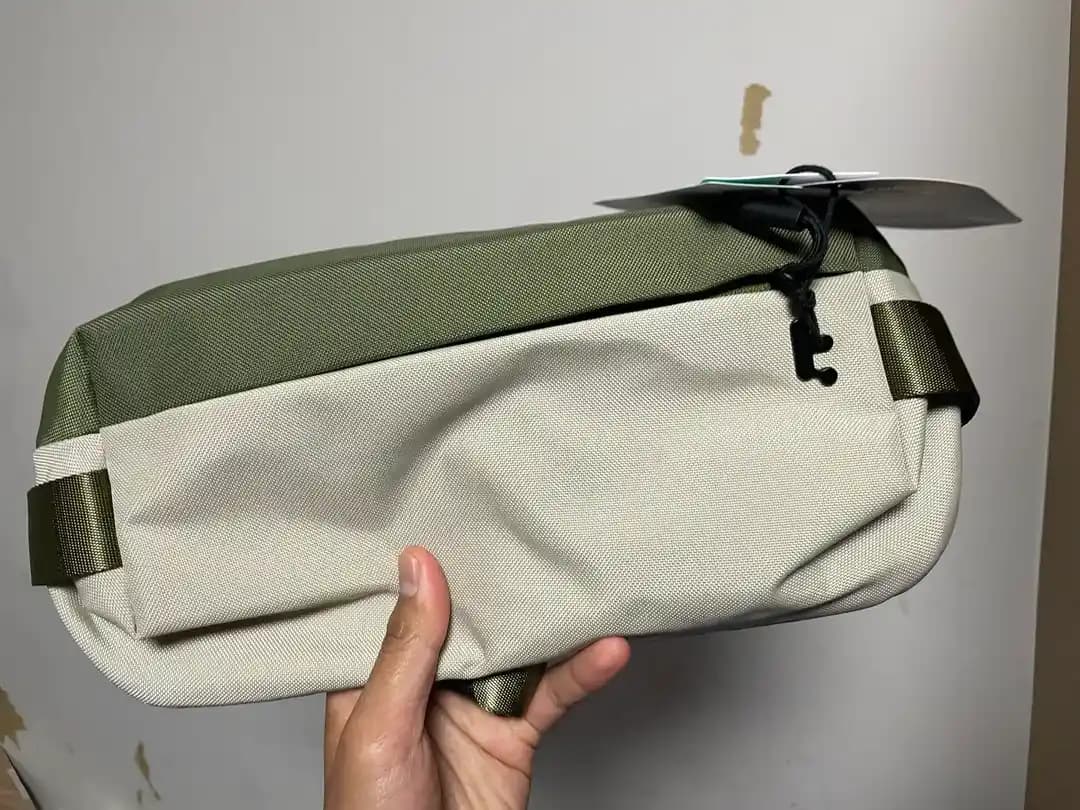 Tomtoc Explorer T21 Small Sling Çantası: Güncellenmiş Tasarım ve Fonksiyonel Özellikler