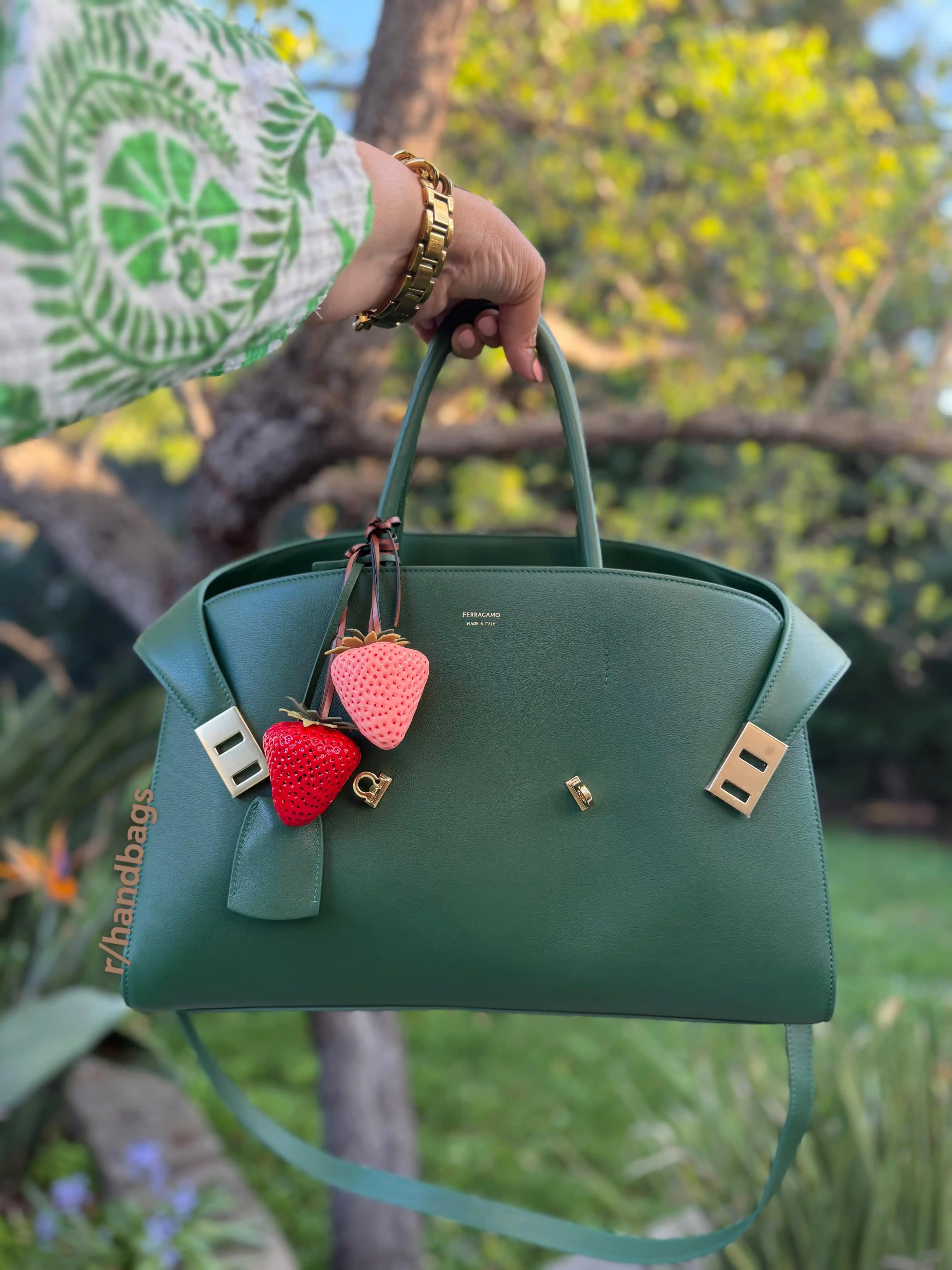 Yeşil Çantalar: Moda Dünyasında Popüler Modeller ve Günlük Kullanım Seçenekleri