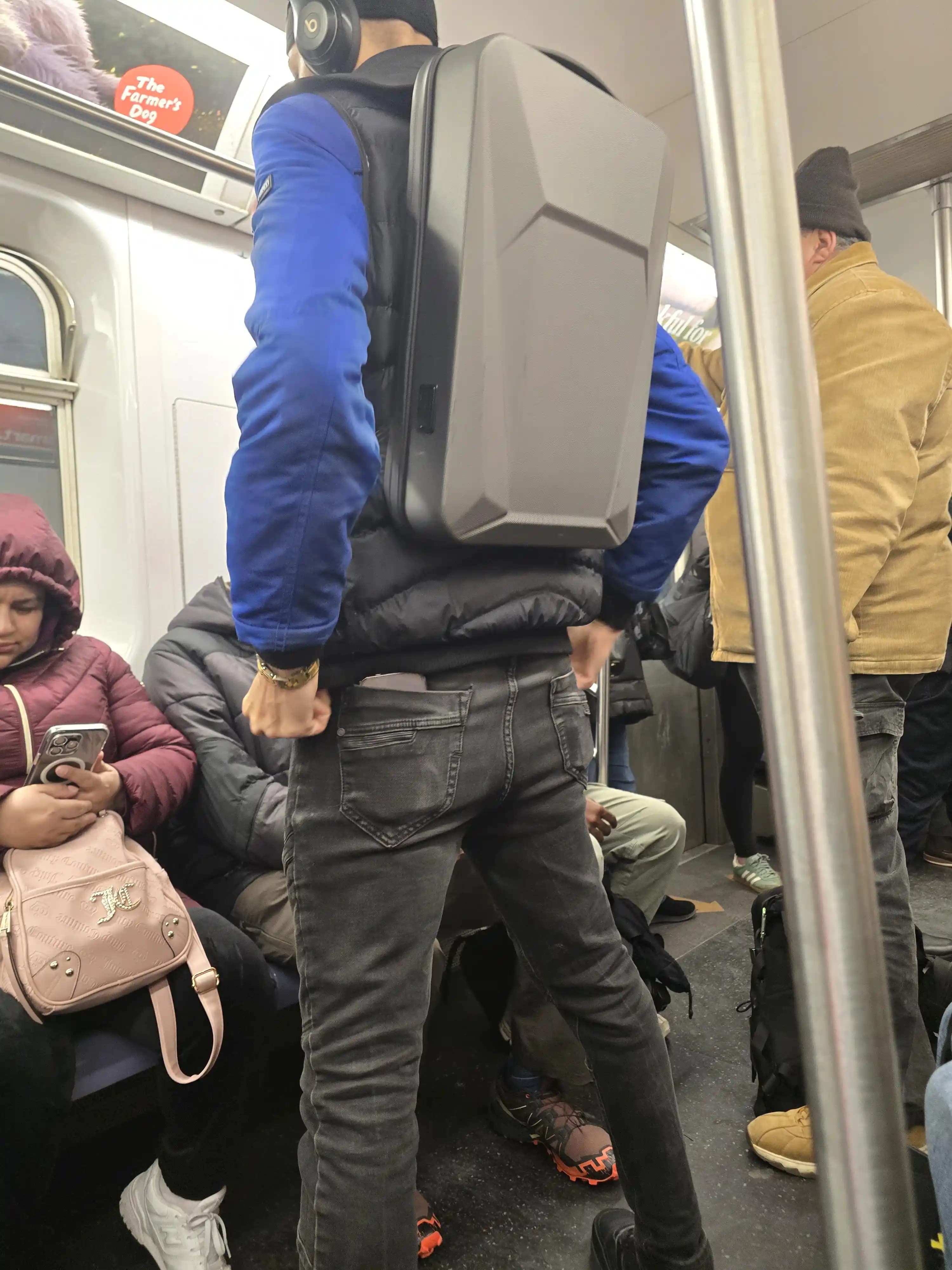 Bange Hyperion Hard Shell İş Sırt Çantası: Dayanıklılık ve Fonksiyonellik Özellikleri