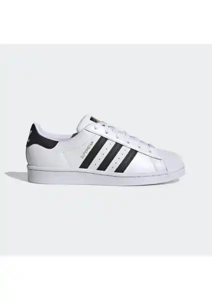 Adidas Superstar ve Samba OG Ayakkabıları Karşılaştırması: Tasarım, Malzeme ve Kullanıcı Yorumları